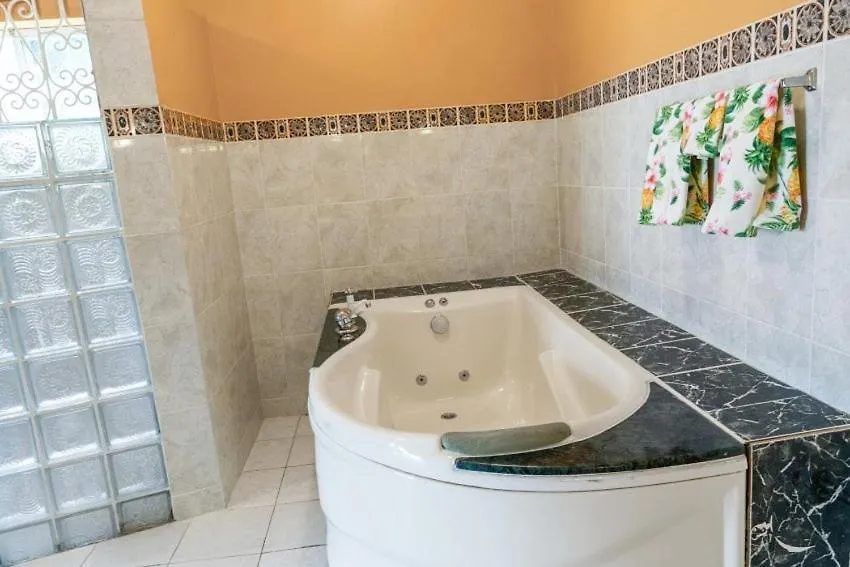 Yanceylargo Estate - Newly Renovated 7Br Beautiful Two-Story W Gorgeous Mountain View Villa Montego Bay Jamaica
