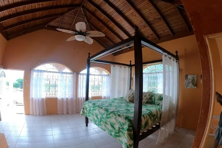 Yanceylargo Estate - Newly Renovated 7Br Beautiful Two-Story W Gorgeous Mountain View Villa Montego Bay Jamaica